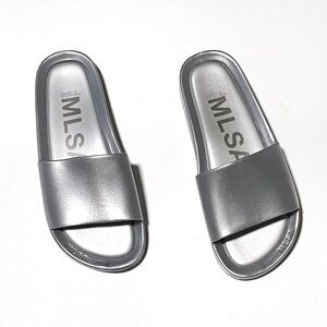 Melissa Beach Slide Metallic Shine Sandals Size
6 Silver